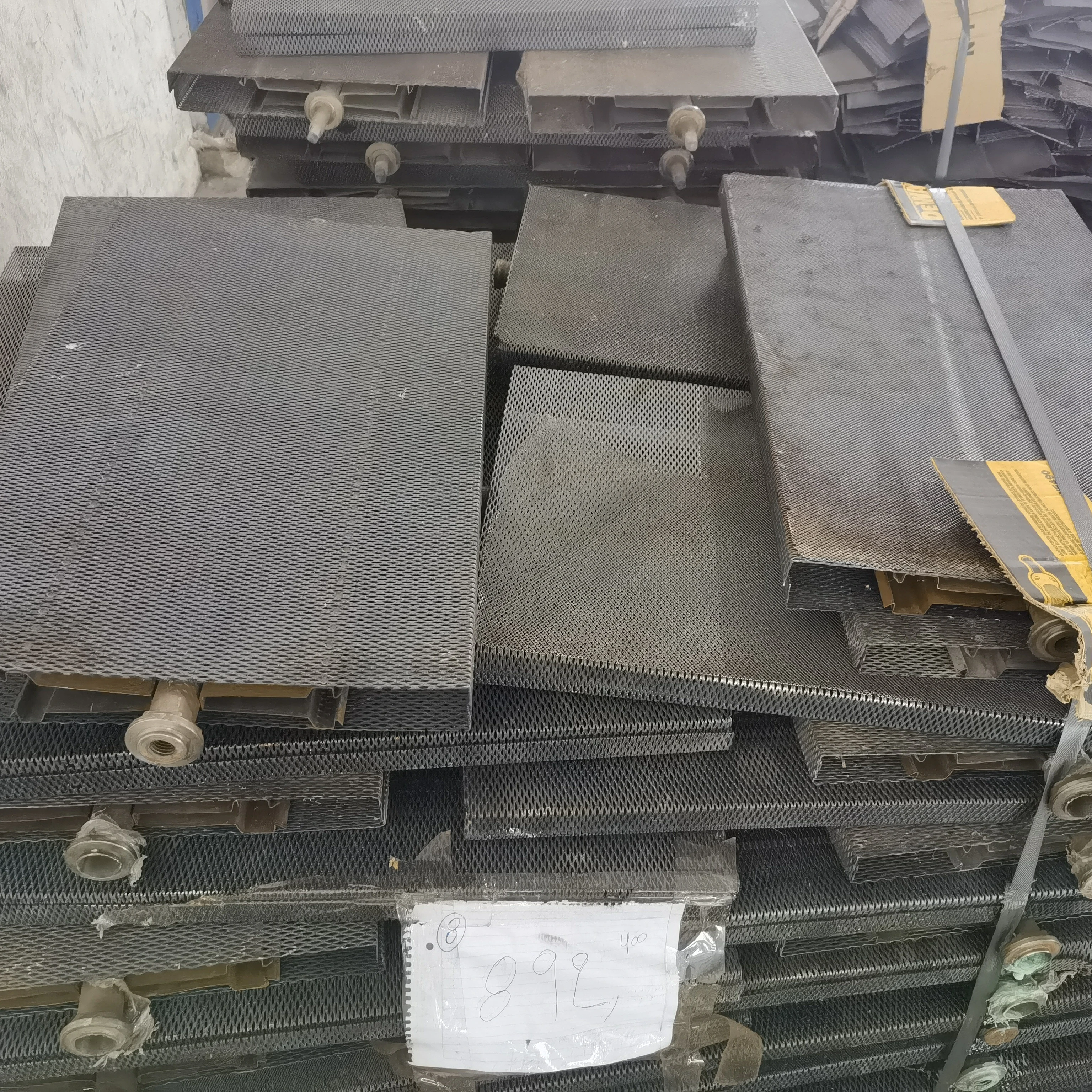 Examples of recyclable titanium electrodes